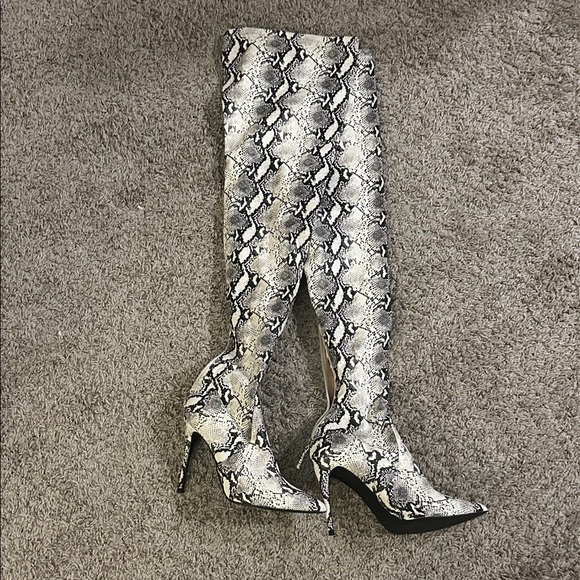 Steve Madden Boots - Picture 1 of 10